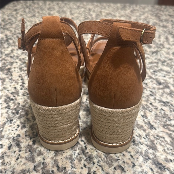 🆕 Lucky Brand “Carolina” Wedges wCrisscross Straps. 10. Brand New wBox!!💥💥 - Picture 3 of 12